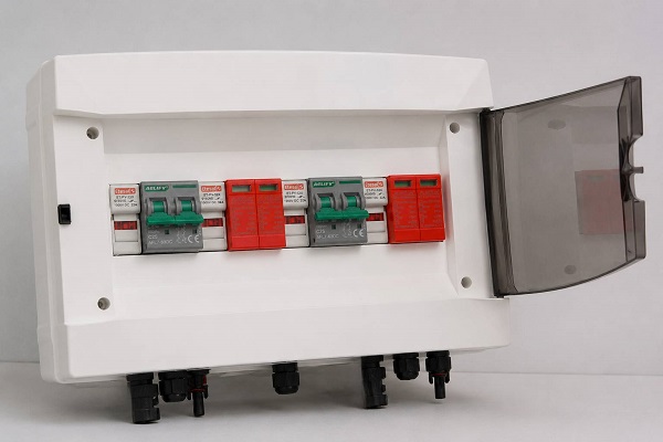 تابلو حفاظت DC Combiner Box خورشیدی ۱۰۰۰ ولت (۲ استرینگ) اکسین